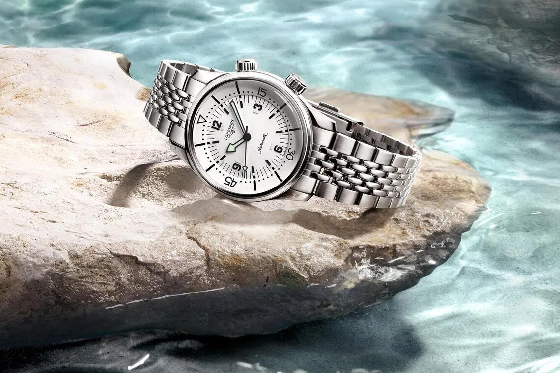 Legend Diver 2025年新作推出雾白表盘款，以及蓝色与黑色表盘橡胶表带版。（浪琴表提供）