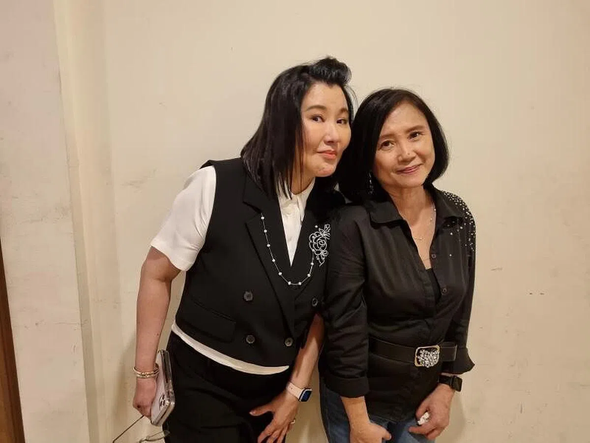 翁素英（右）和孙葆伶（左）是要好的朋友。（张晓鹏摄）