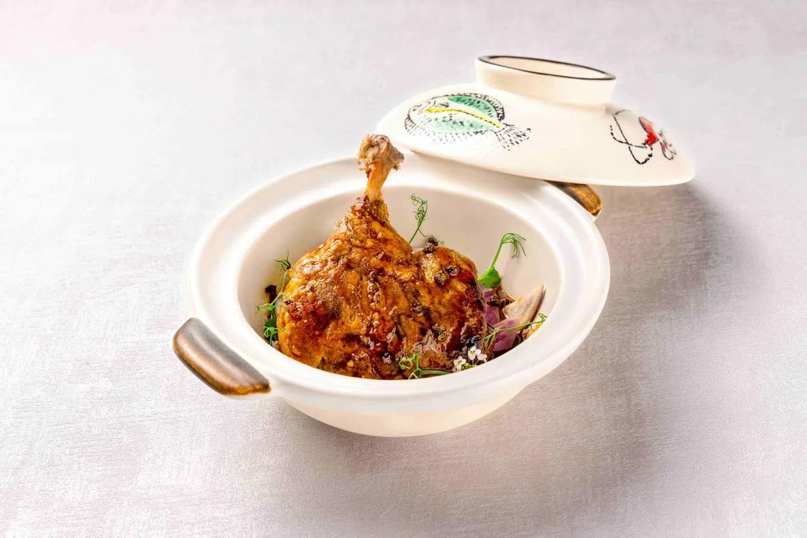 乐餐馆的宫保油封鸭腿经10小时低温慢煮，入口即化。（餐馆提供）