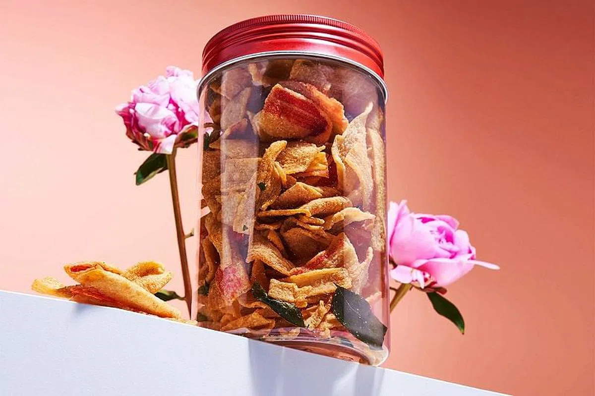 鼎记也推出咸蛋口味蟹条脆片。（图/商家提供）