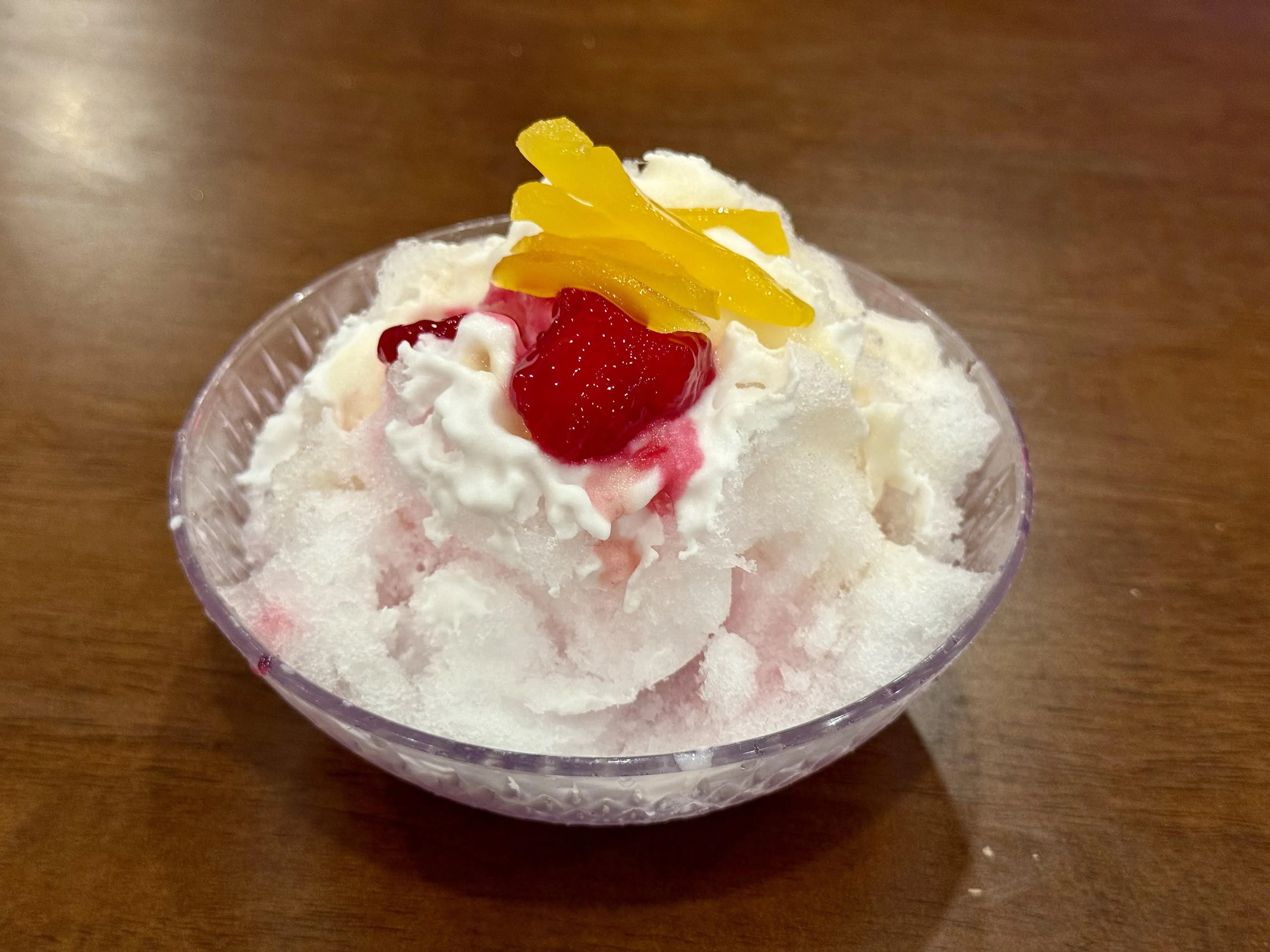 泰式红宝石甜品，清爽椰奶冰底下是口感Q弹清脆的“红宝石”。（叶晓虹摄）