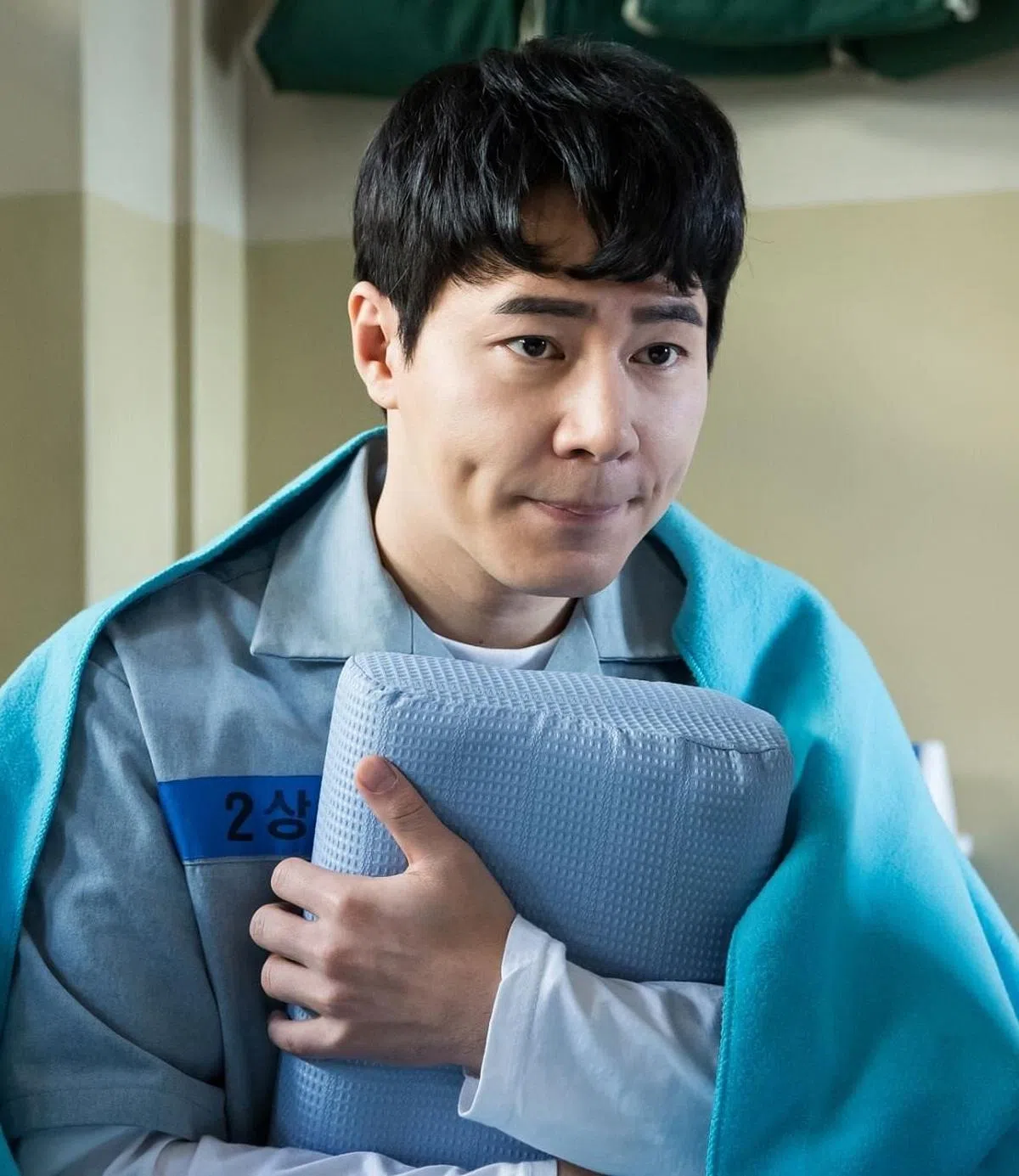 李奎炯在《机智牢房生活》的“小迷糊”角色令人印象深刻。