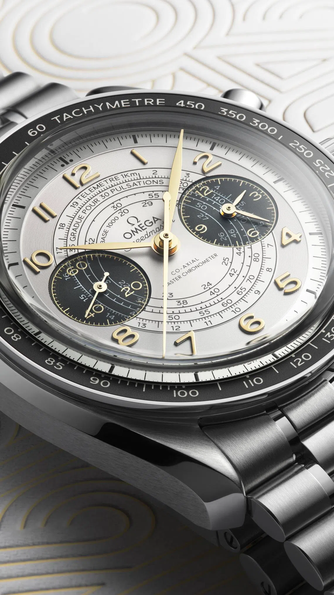 今年巴黎奥运会的第二款欧米茄纪念表款，表壳采用巴黎2024的金、黑和白配色。（欧米茄提供）