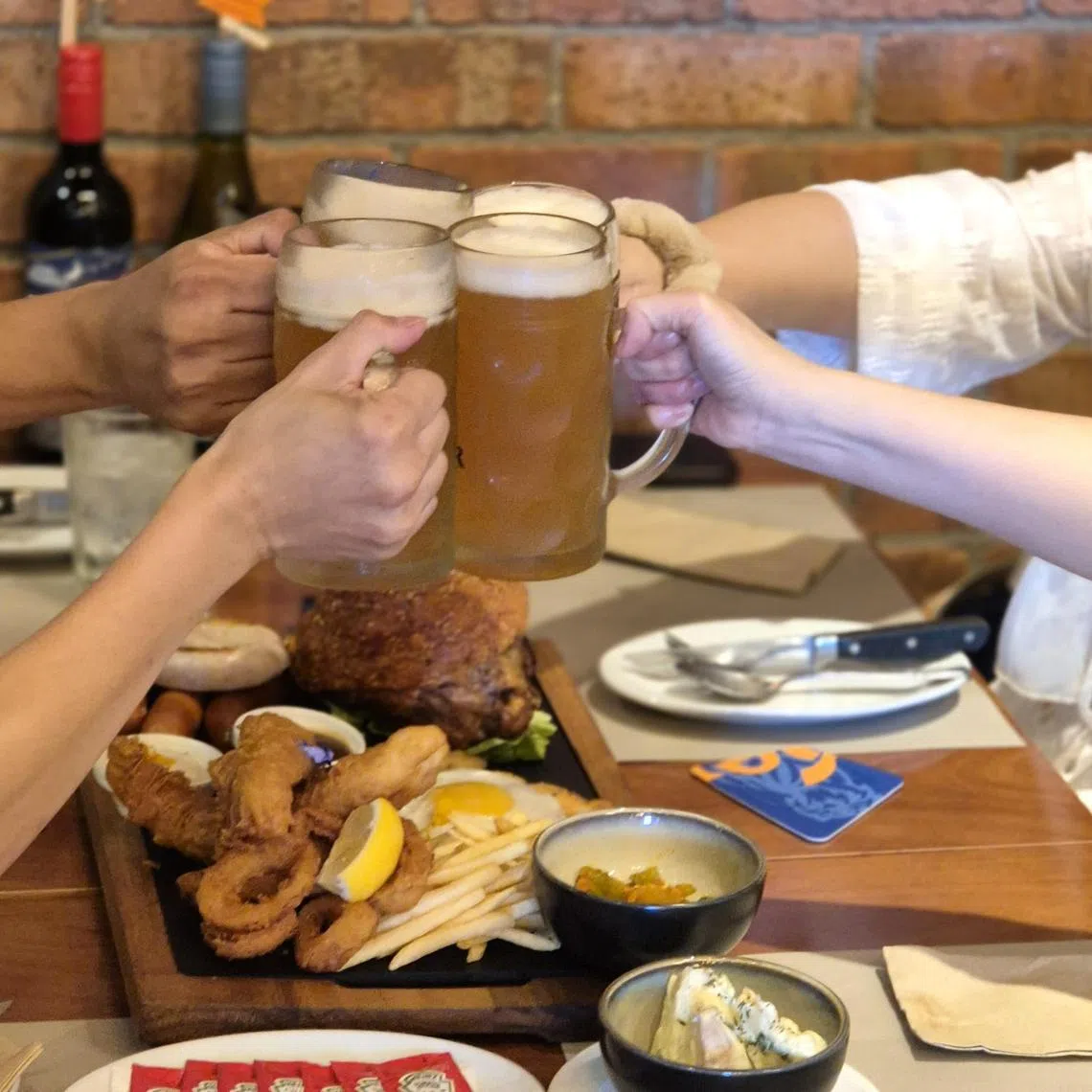 套餐包括Erdinger啤酒，单点一杯$10。（陈爱薇摄）