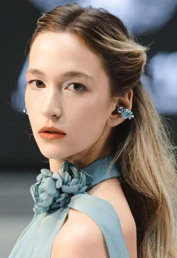 华为推出的FreeClip系列耳机，搭配金属配饰变身造型好物。（互联网）