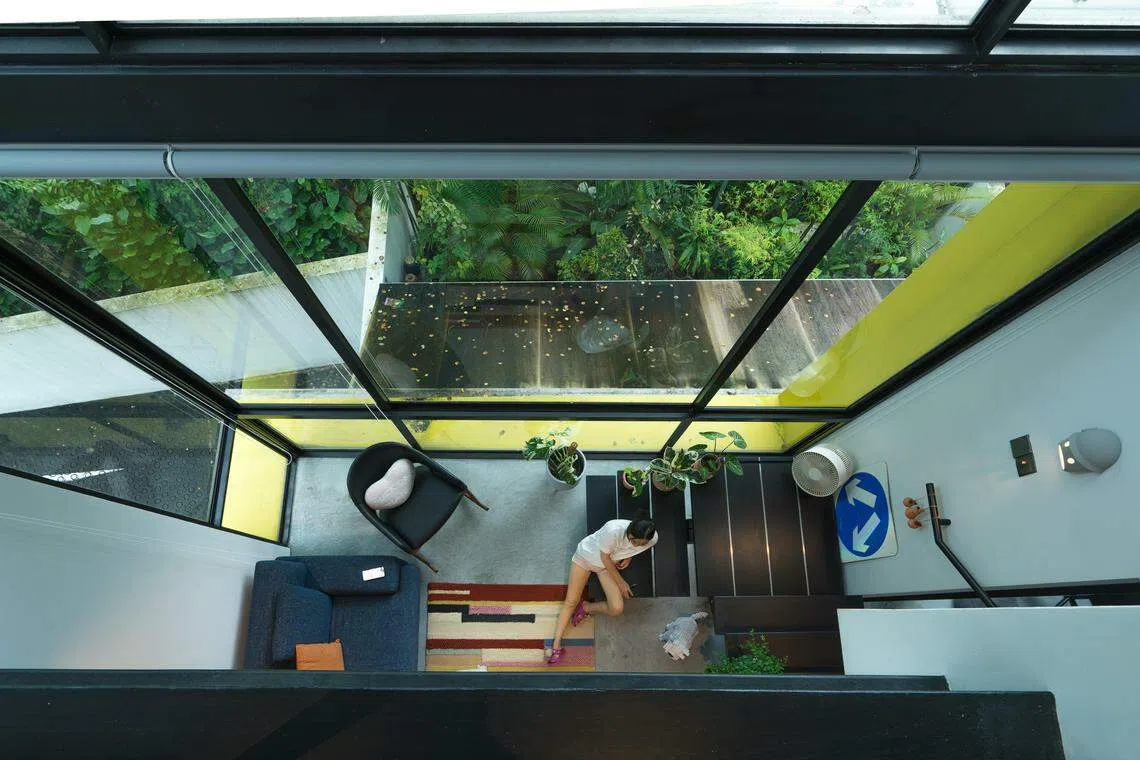 从上层可俯瞰楼下景观，以及户外景色。（PI Architects提供）