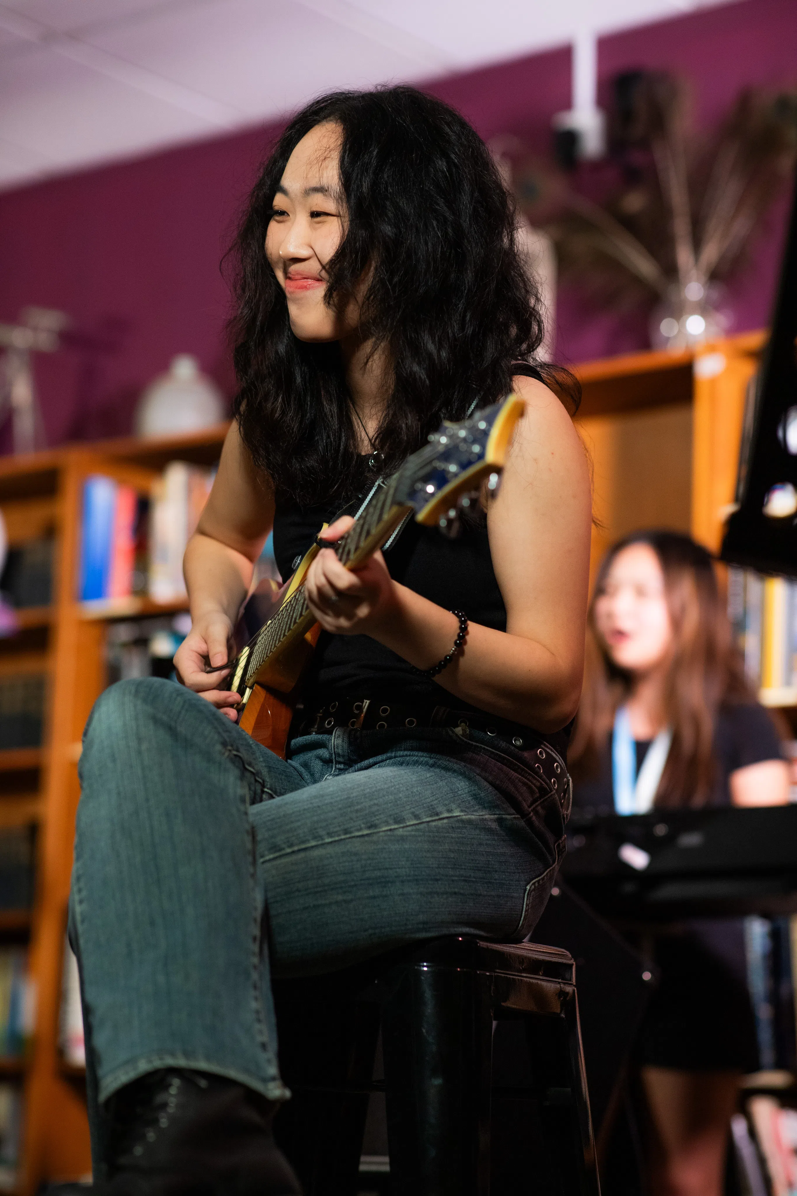 除了和观众的互动，张咏岚也热爱街头艺人间的彼此帮扶，每次都让她觉得“窝心”。（受访者提供）