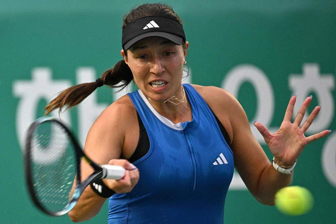 杰西卡（图）在WTA总决赛第二场小组赛爆冷战胜世界第一的阿丽娜。（法新社）