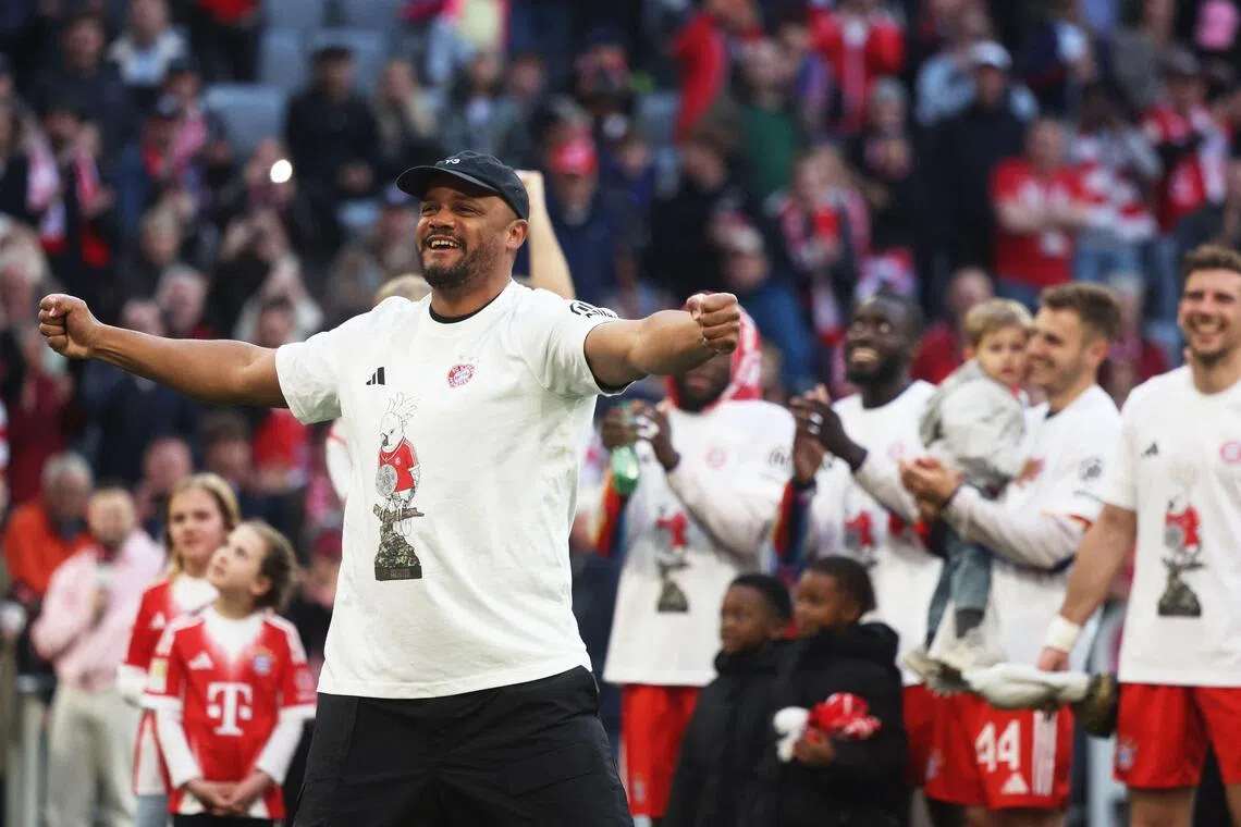 拜仁的夺冠T恤上印的图案是一只凤头鹦鹉，据说这个图案是拜仁球员偶然从一个酒吧带回的，此后便成了球队的非官方吉祥物，象征着为拜仁带来好运。（法新社）