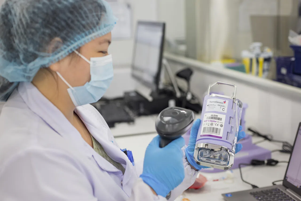 康盛实验室配有四套处理脐带血的自动化平台AXP II系统。（康盛人生集团提供）