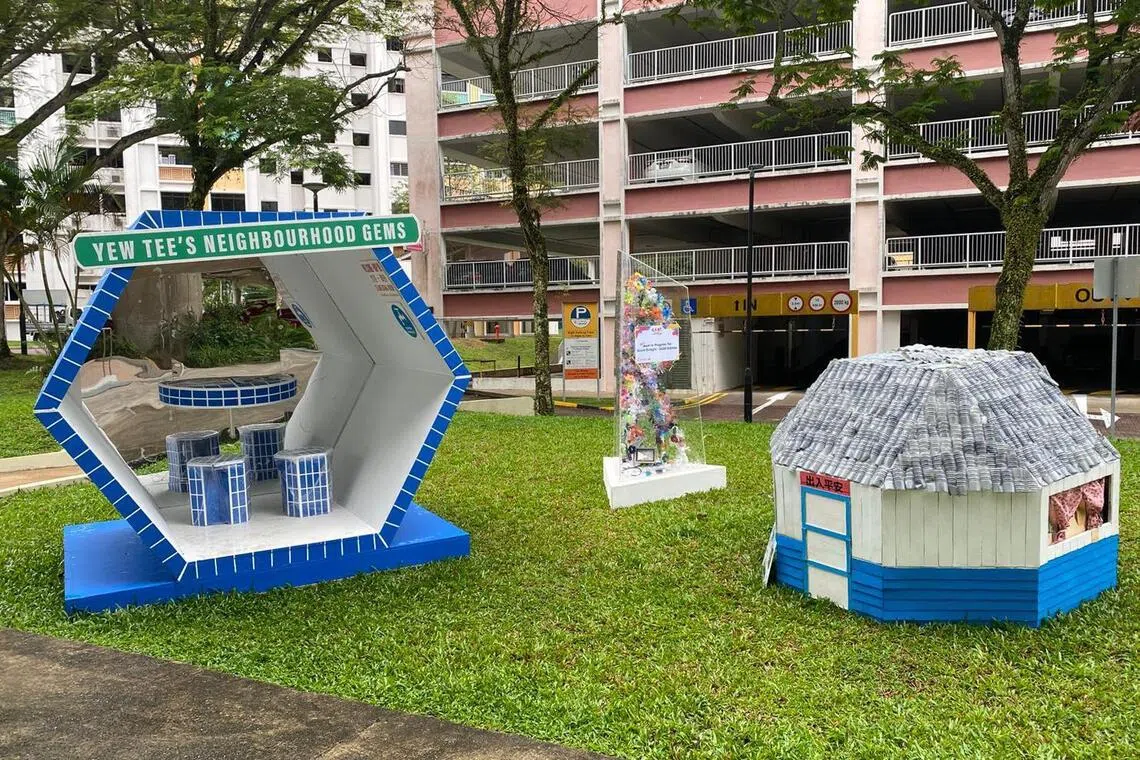 由回收瓶子打造成甘榜屋和花园，带入油池区的历史，展现油池从甘榜发展为现代组屋区的蜕变。（人协提供）