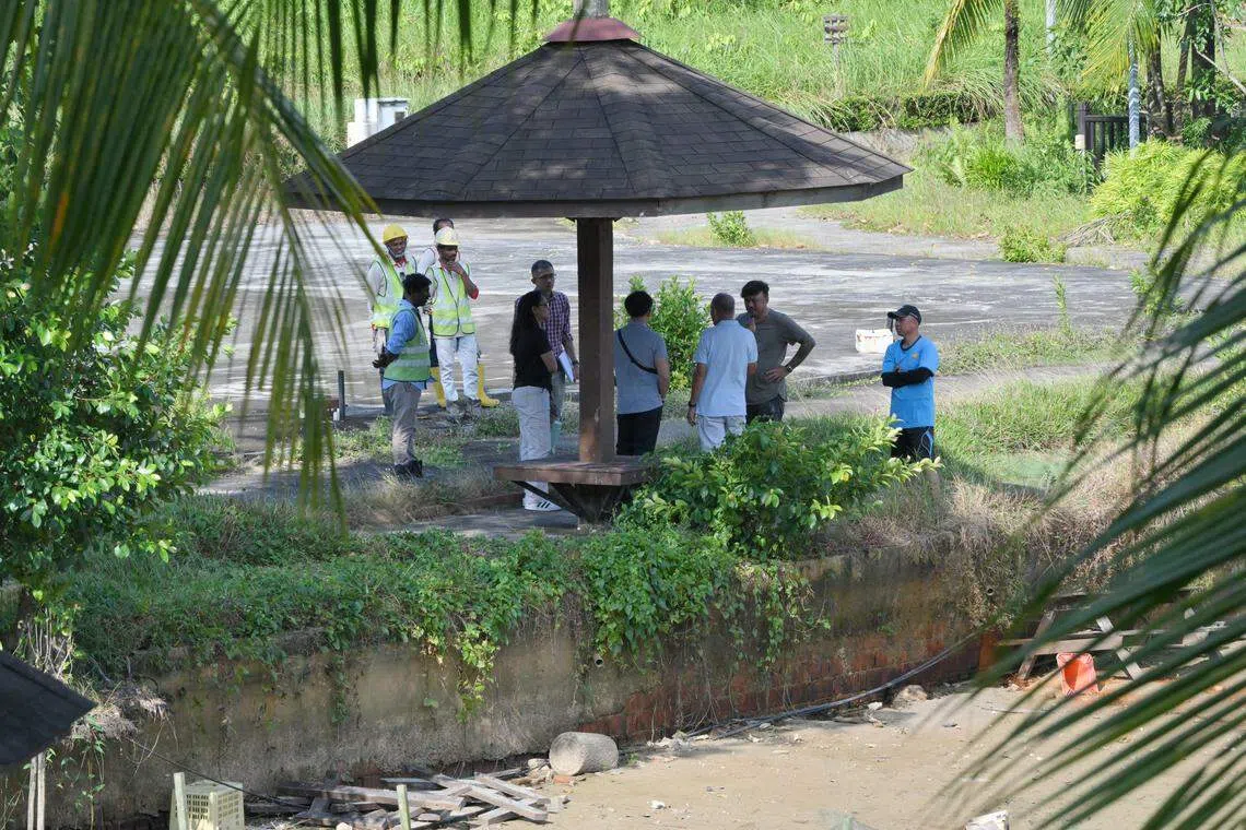 《联合早报》记者星期一早上走访钓鱼场时，现场已有至少七八名人员在现场勘察，另也有清理工人在场。（唐家鸿摄）