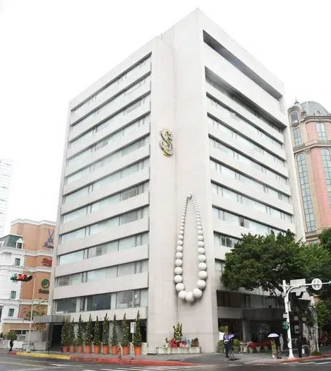 汪小菲过去开设“S Hotel”，但和大S离婚后饭店名字变得尴尬。（互联网）