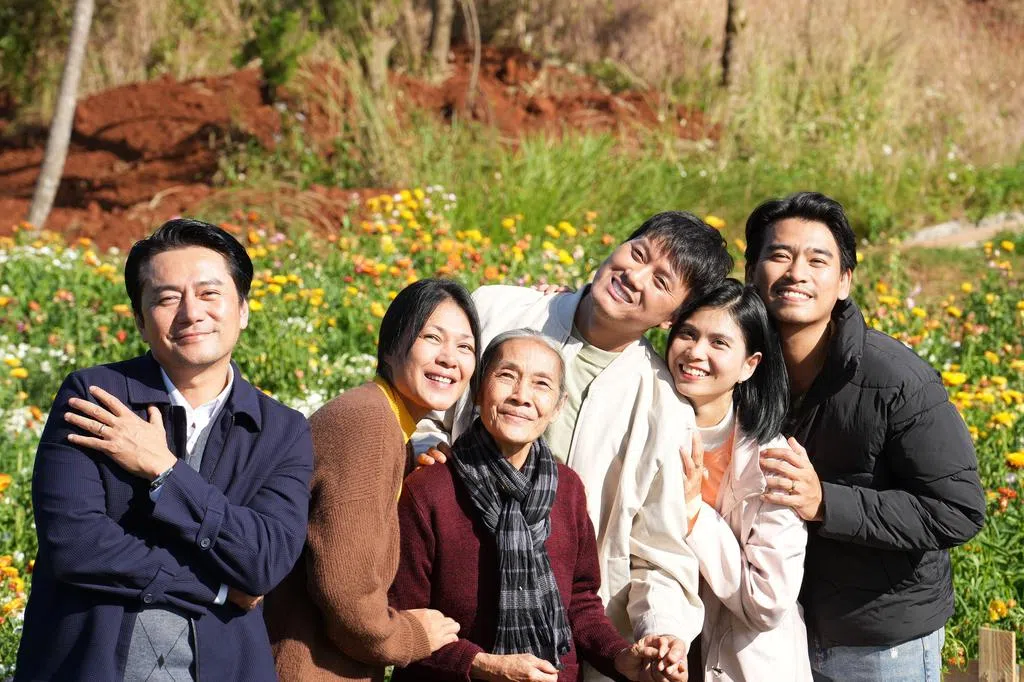 对影成三人：泰国阿嫲催泪奏效 越南妈妈也来发功