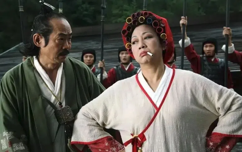 元华（左）和元秋拍了《功夫》之后爆红。（互联网）