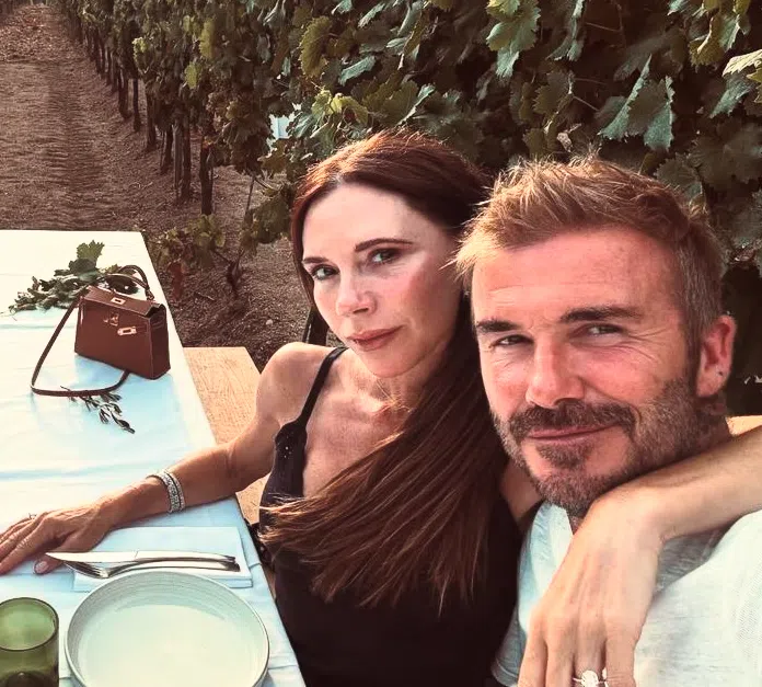 贝克汉姆（右）与维多利亚结婚25年。（取自艺人IG）