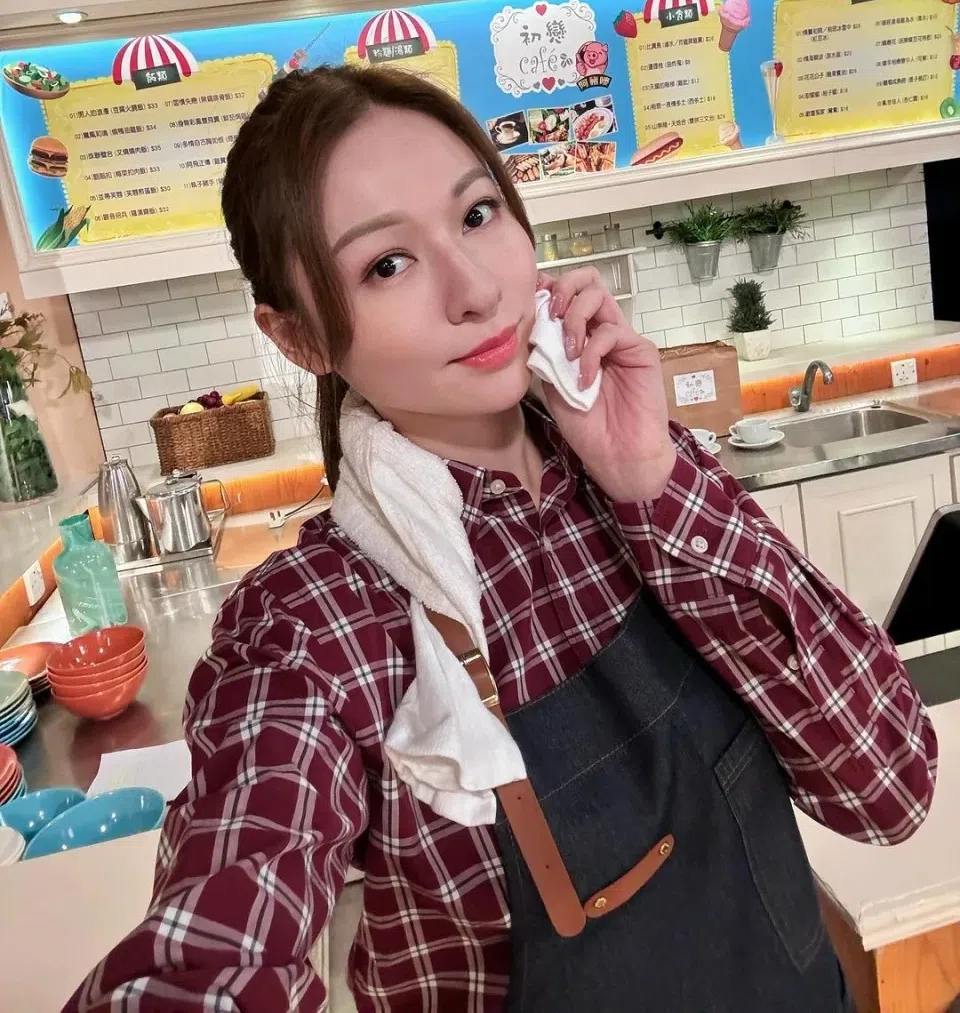 林钰洧在《开心速递》中饰演餐厅侍应罗网。（互联网）