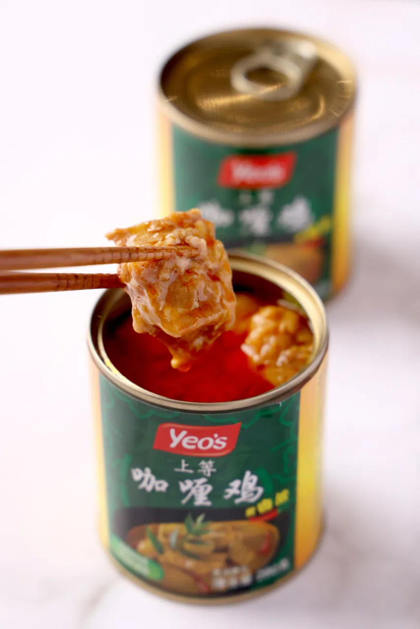 杨协成咖喱鸡的主要材料有鸡肉、马铃薯、植物油、洋葱和椰浆等，要减少摄取脂肪和钠，记得去皮去汁。（龙国雄摄）