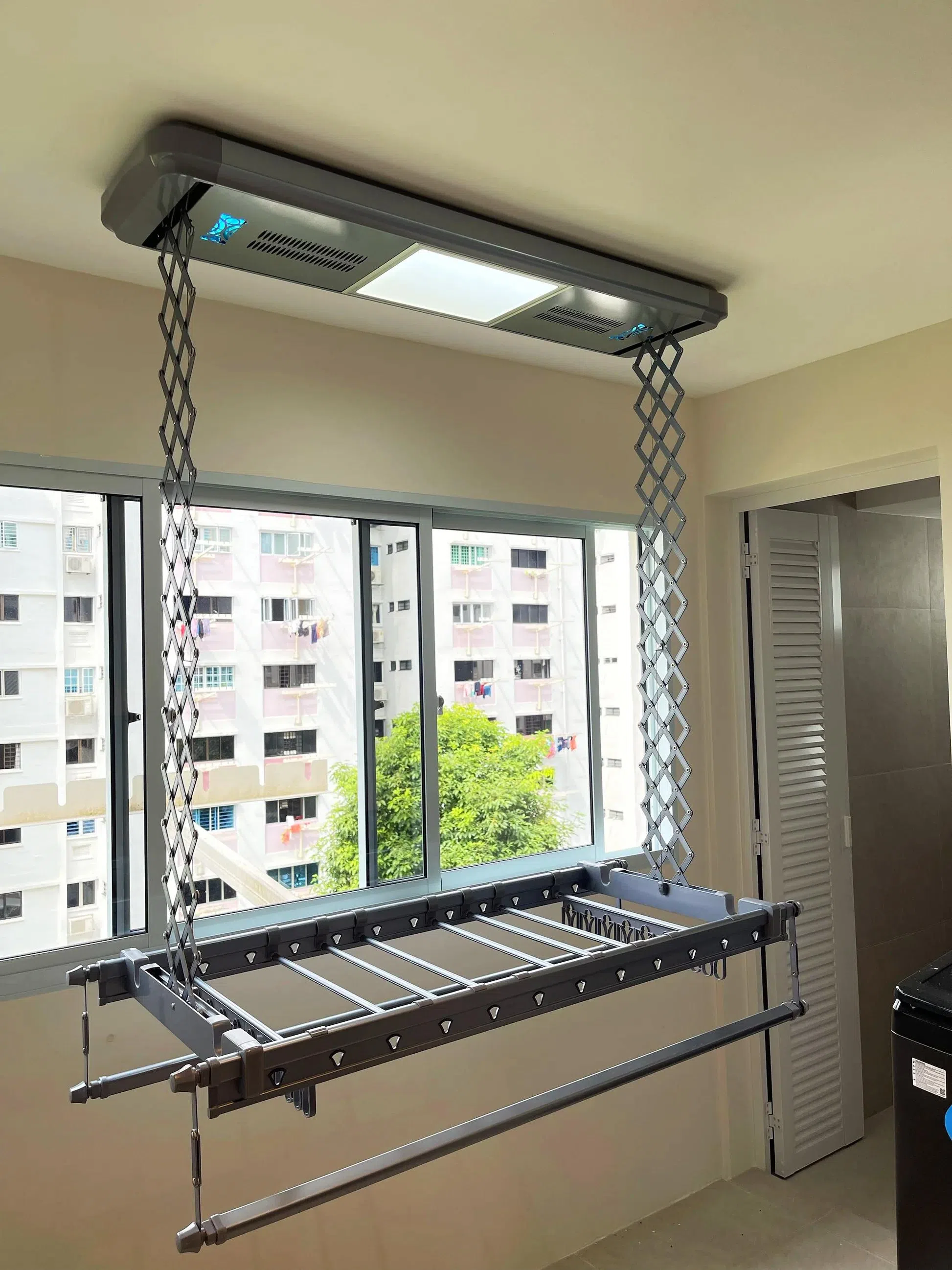 本地品牌Singgate的电动晾衣架，横杆可拆卸，方便用户定制晾晒空间。（商家提供）