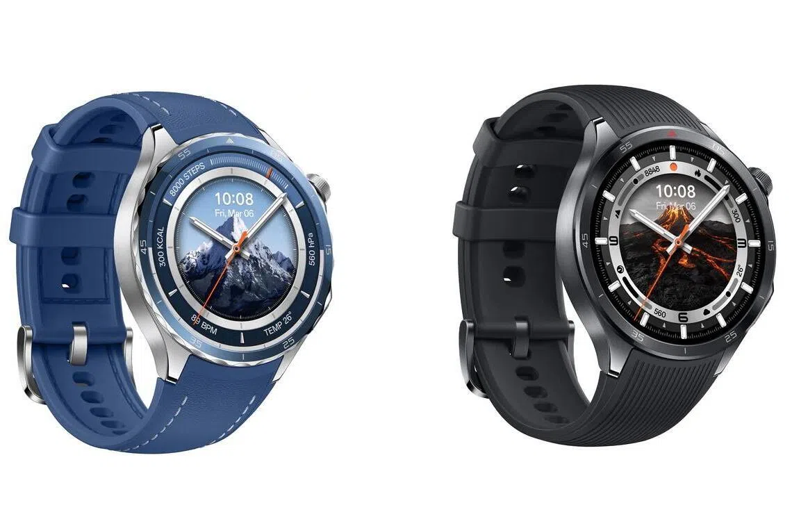 Watch X2有蓝、黑两色，首次采用钛合金表圈。（厂商提供）