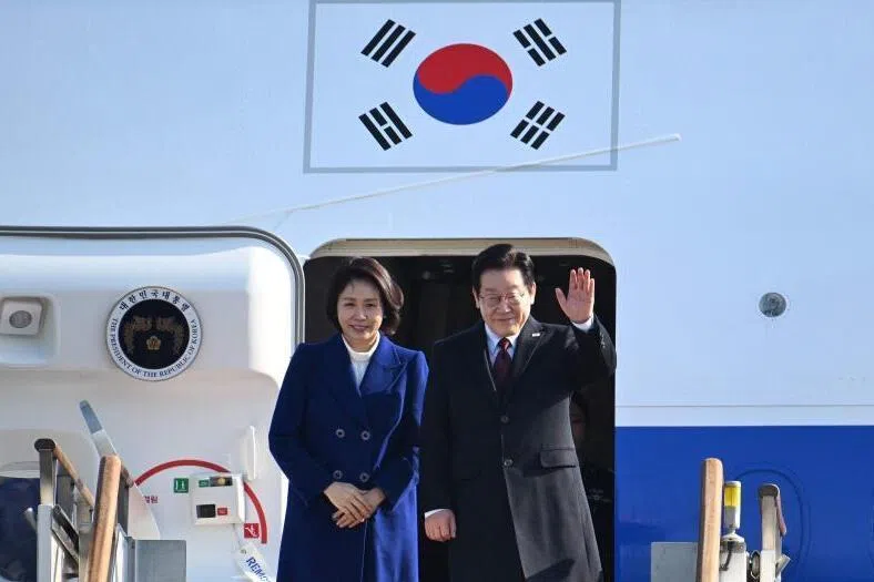 下午察：韩国四大财阀掌门人随总统访华