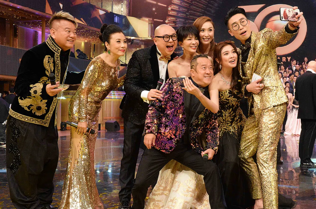麦美恩2017年来新担任星和无线电视大奖司仪之一，返港一个月后参与无线50周年台庆（右二为麦），与陈百祥（左起）、汪明荃、林盛斌、郑裕玲、陈贝儿、曾志伟和陆浩明组成八大司仪。（互联网）