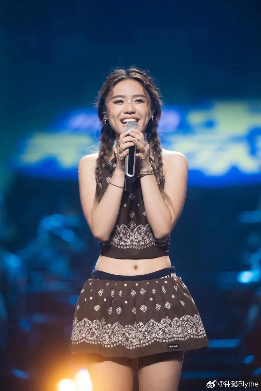 锺镇涛6月初宣布爱女锺懿正式出道。（取自锺懿微博）