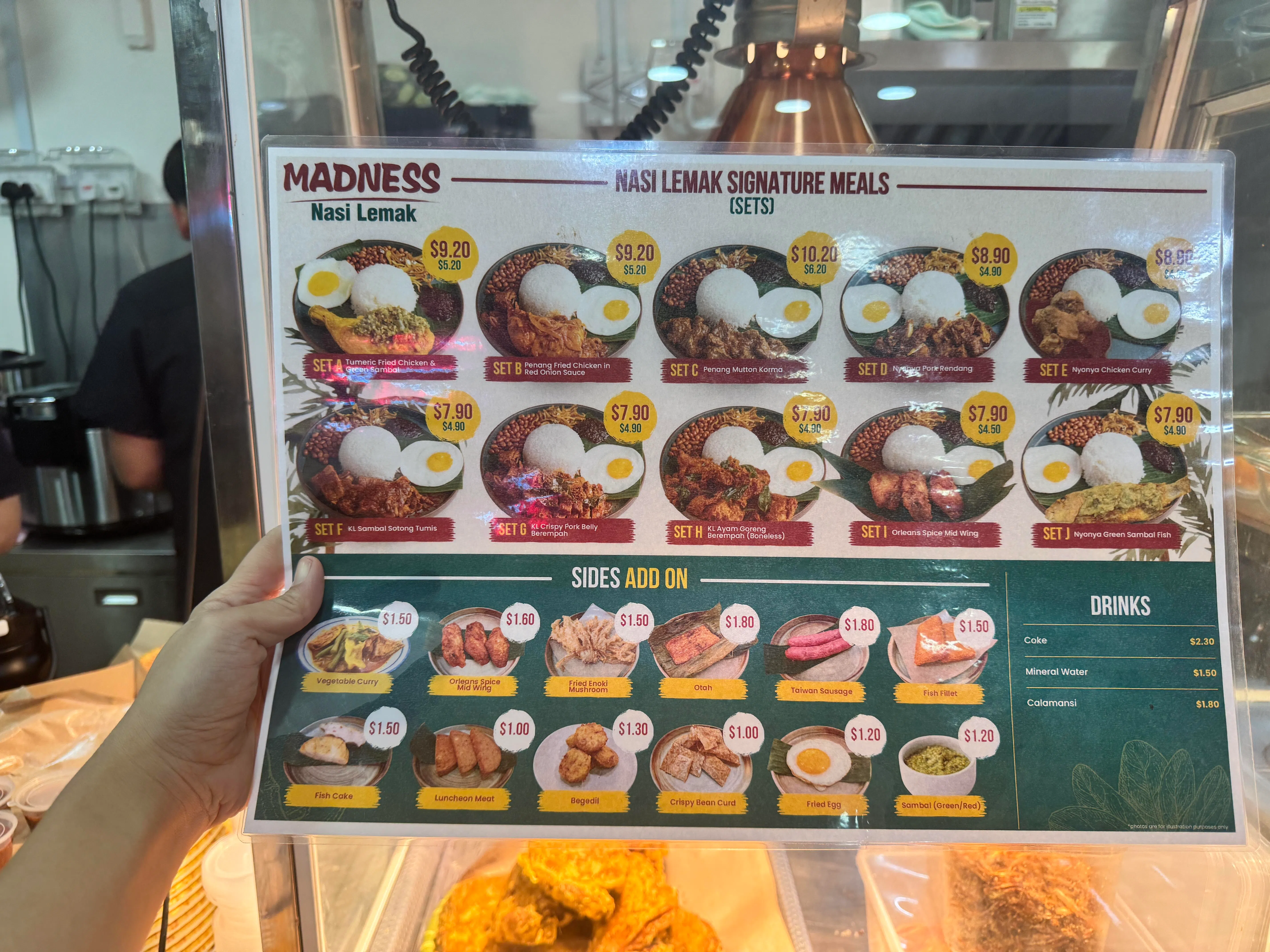 Madness Nasi Lemak推出10种椰浆饭套餐。（翁铭芯摄）