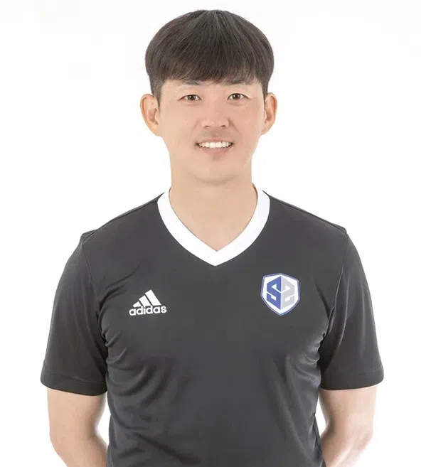 孙兴慜的哥哥孙兴允（图）也曾是一名足球运动员，不过在2013年就因为伤病永久退役。（互联网）