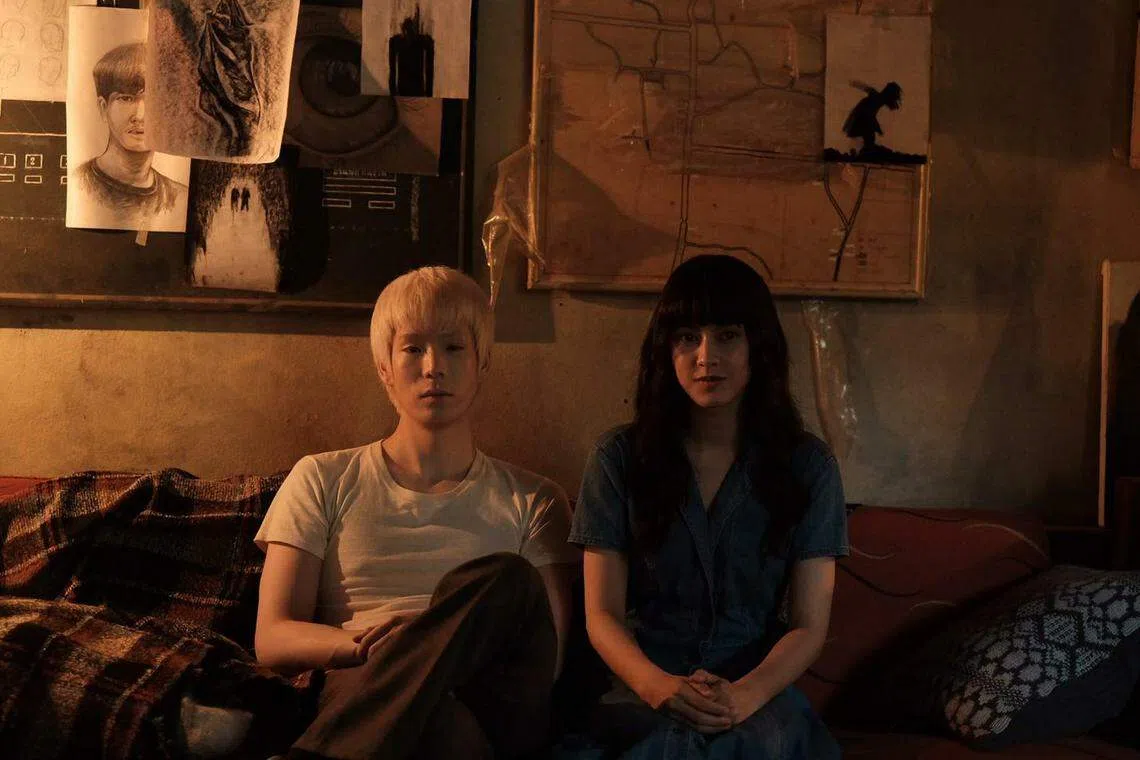 《飞人类之吻2》的皮木颂克朗（左）爱上查恩雅。（嘉华提供）