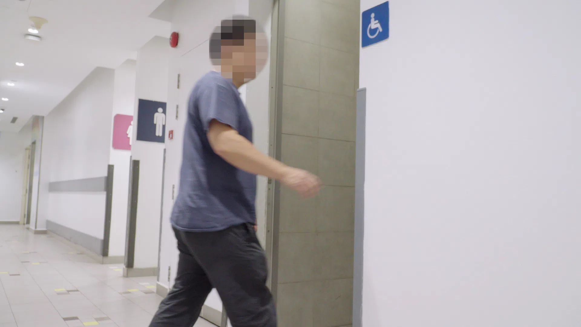 据记者观察，身体健全者在本地商场使用无障碍厕所的情况相当普遍。（叶佩蓉摄）