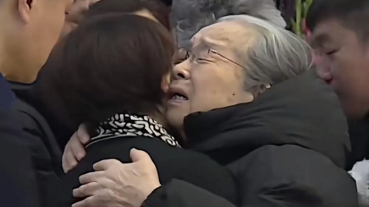 李明启（右）跟陶玉玲情同姐妹。（互联网）