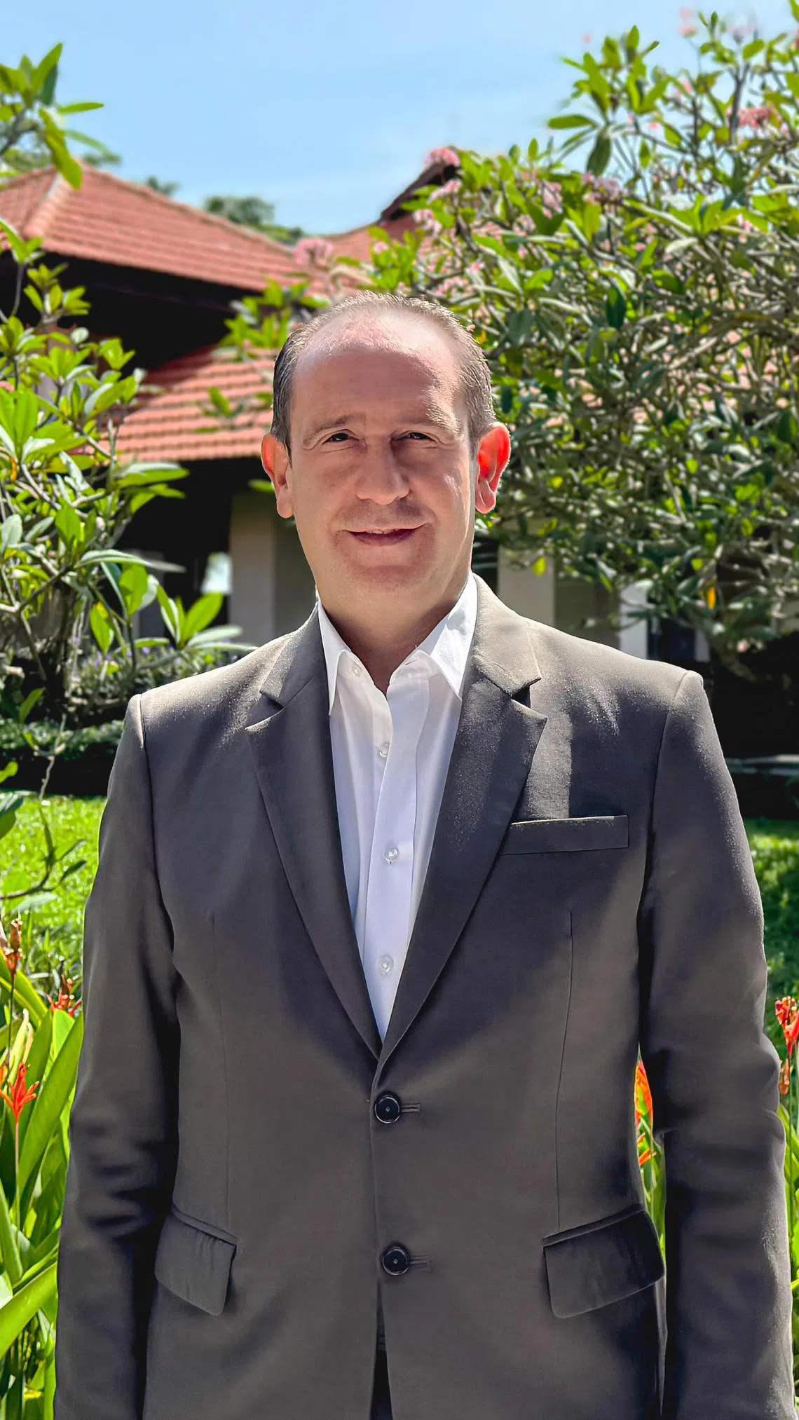 圣淘沙莱佛士酒店和索菲特水疗度假酒店总经理乔凡尼，希望为宾客打造和谐完整的度假体验。（莱佛士酒店提供）