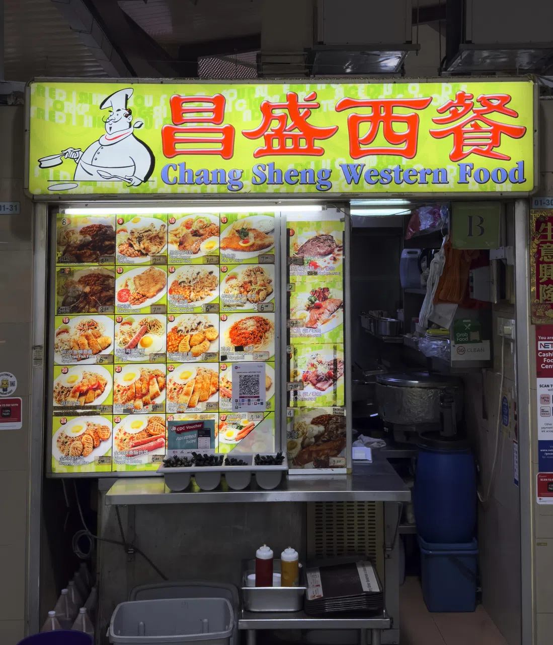 昌盛西餐味食客提供价格大众化的西餐选择。（龙国雄摄）