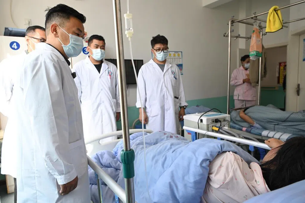 中国试行职工医保跨省共济 配偶子女祖父母等近亲适用