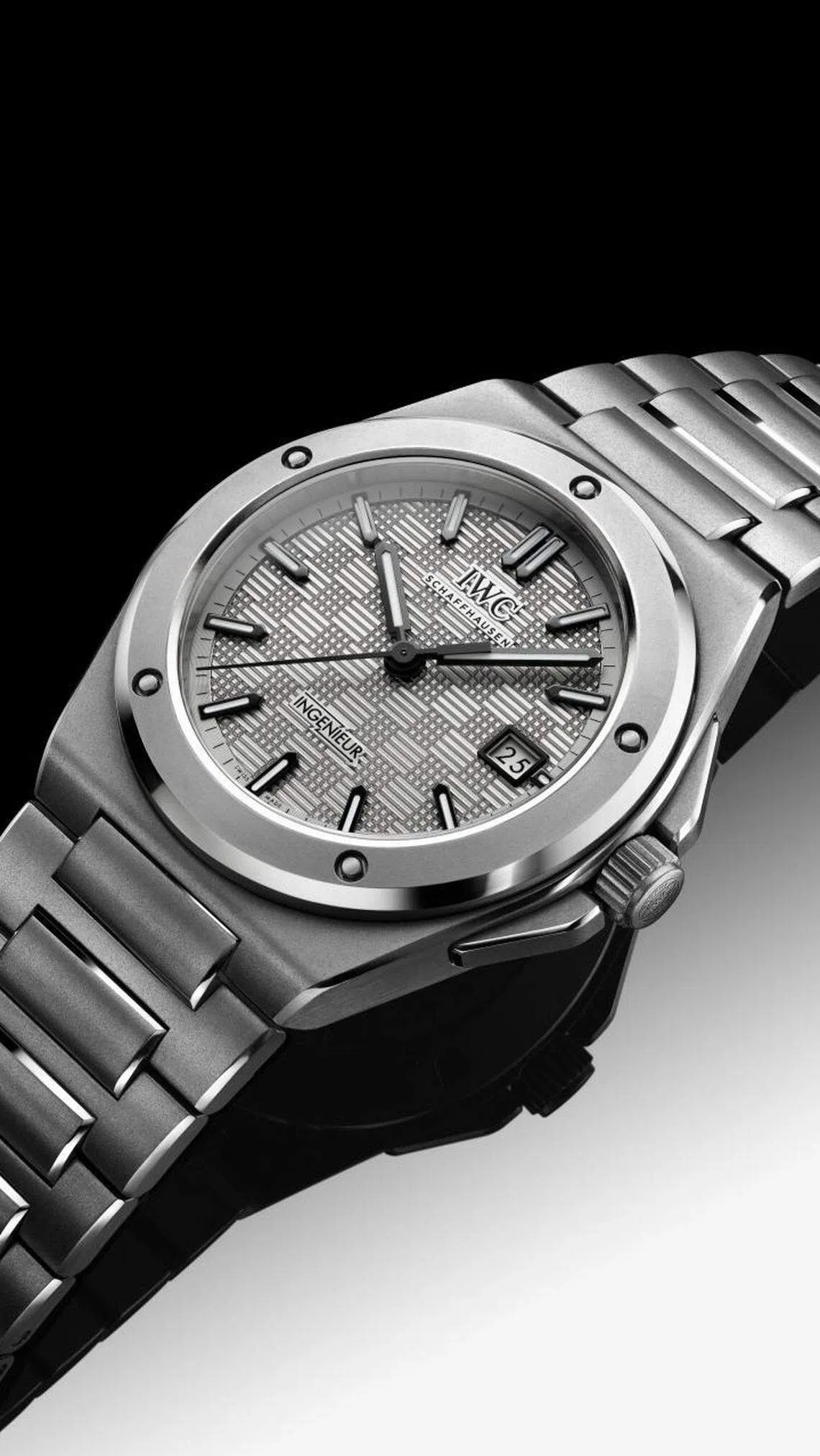 全新工程师自动上链表款体现尊达美学风格，系列有三款精钢腕表及一款钛金属腕表。（品牌提供）