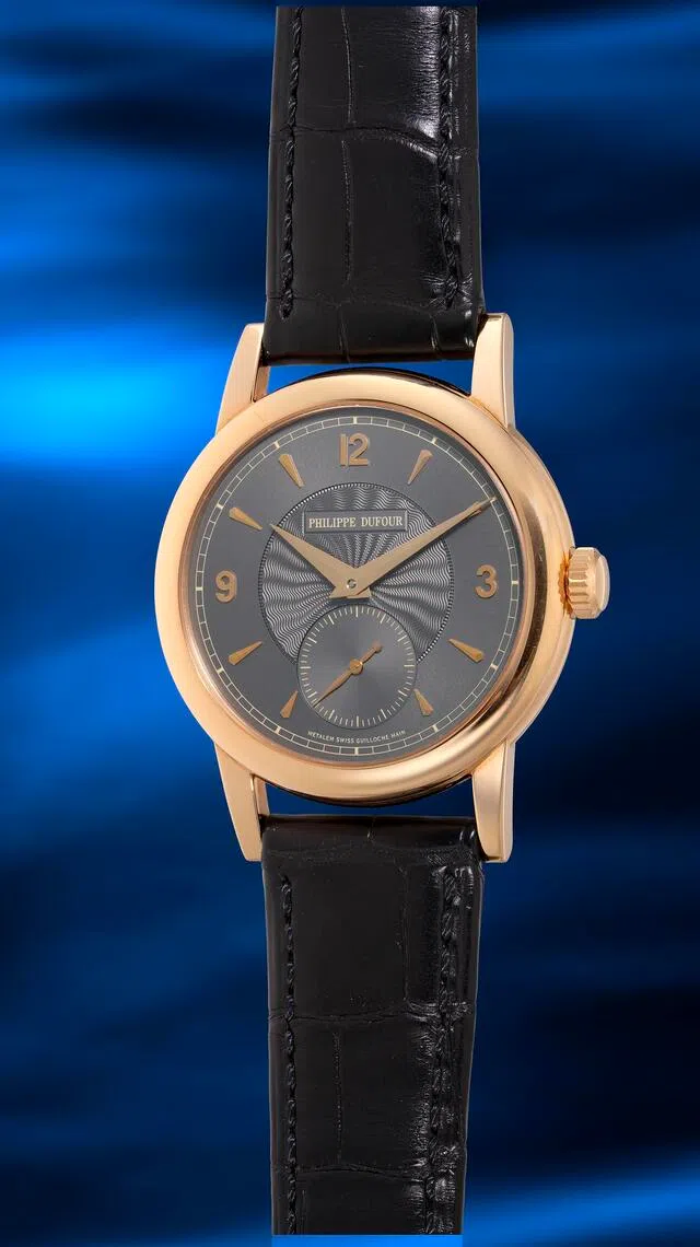 菲利普·杜福尔Simplicity系列诞生于2000年，本次拍卖的37毫米粉红金版，全球仅两枚。（富艺斯提供）