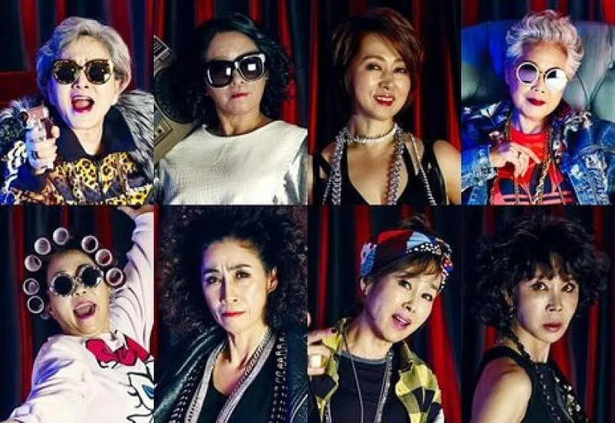 《嘻哈民族》里的奶奶们争夺饶舌冠军宝座。（节目照）