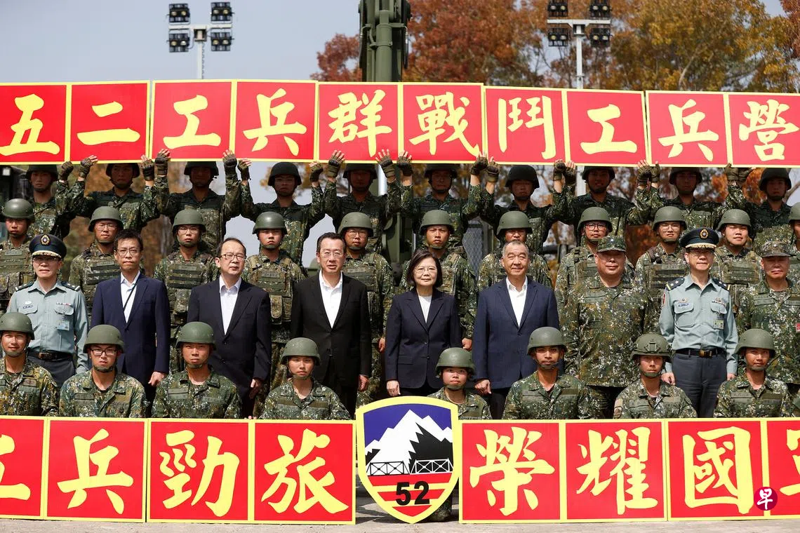 出访中美洲前视察军队蔡英文：守护台湾捍卫民主是台军使命| 联合早报