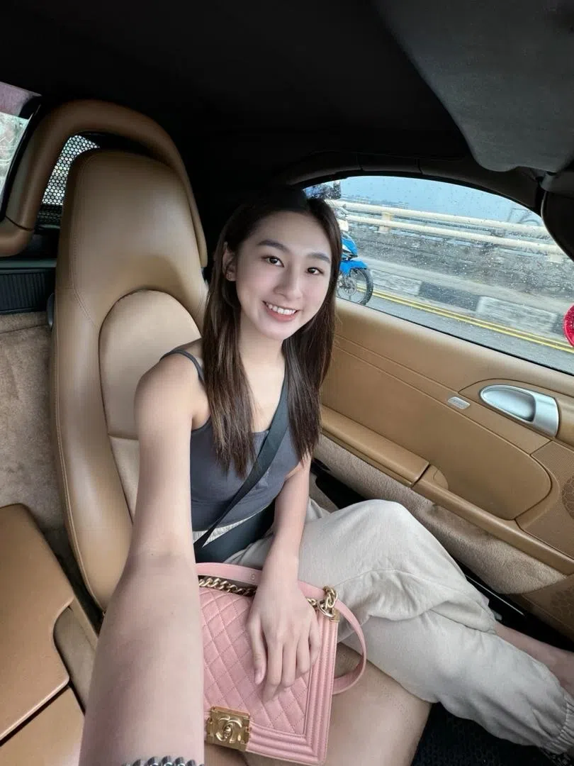 阳光可乐经常来往长堤，让她最难忘的是和妈妈一起越堤跑歌台的日子。（受访者提供）