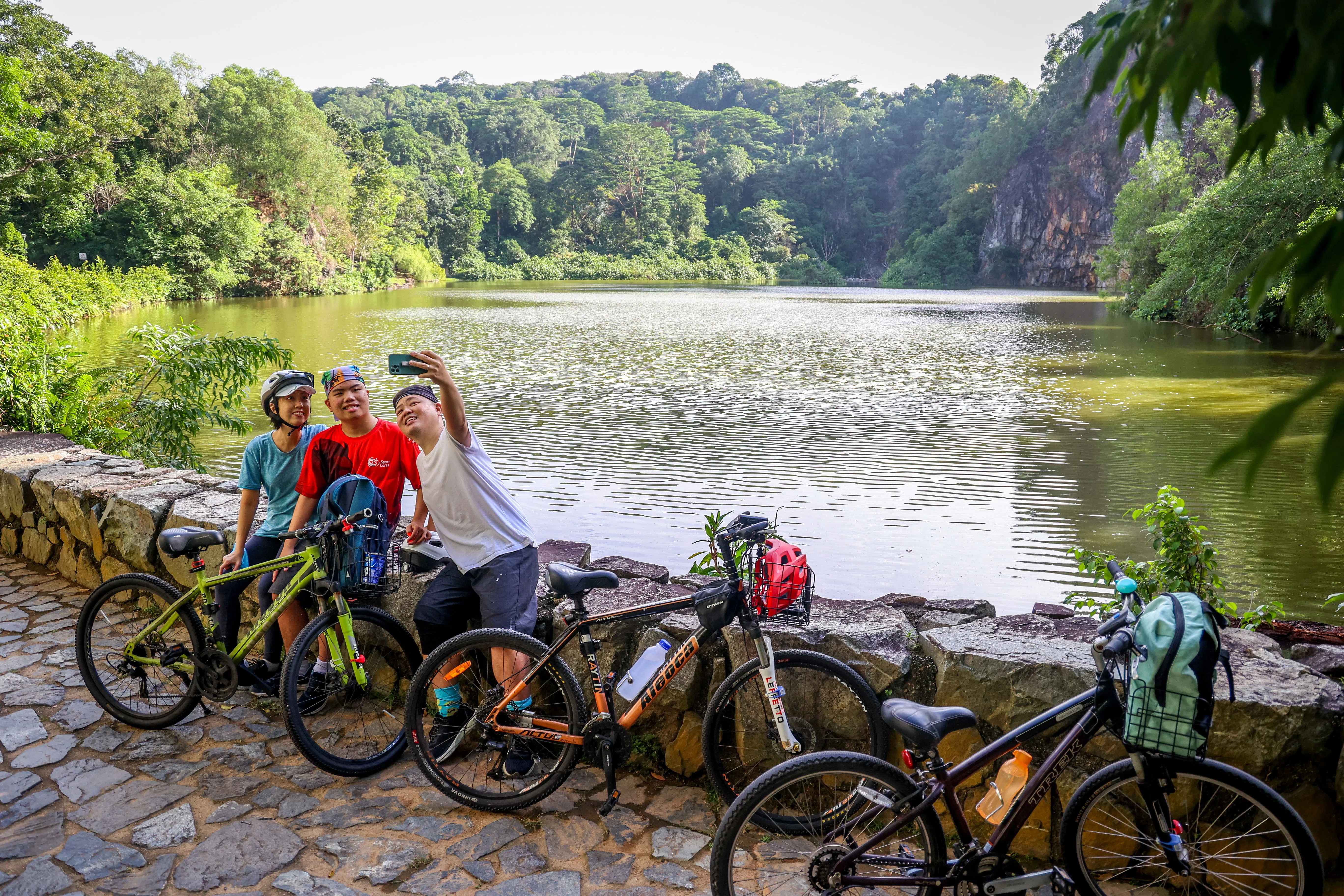那天的小桂林阳光和煦，幽静的公园里只有我们的欢笑声和我快乐的歌声。那天的我很快乐，我和爸妈再次出门骑行，这次还能去住酒店呢！（叶振忠摄）