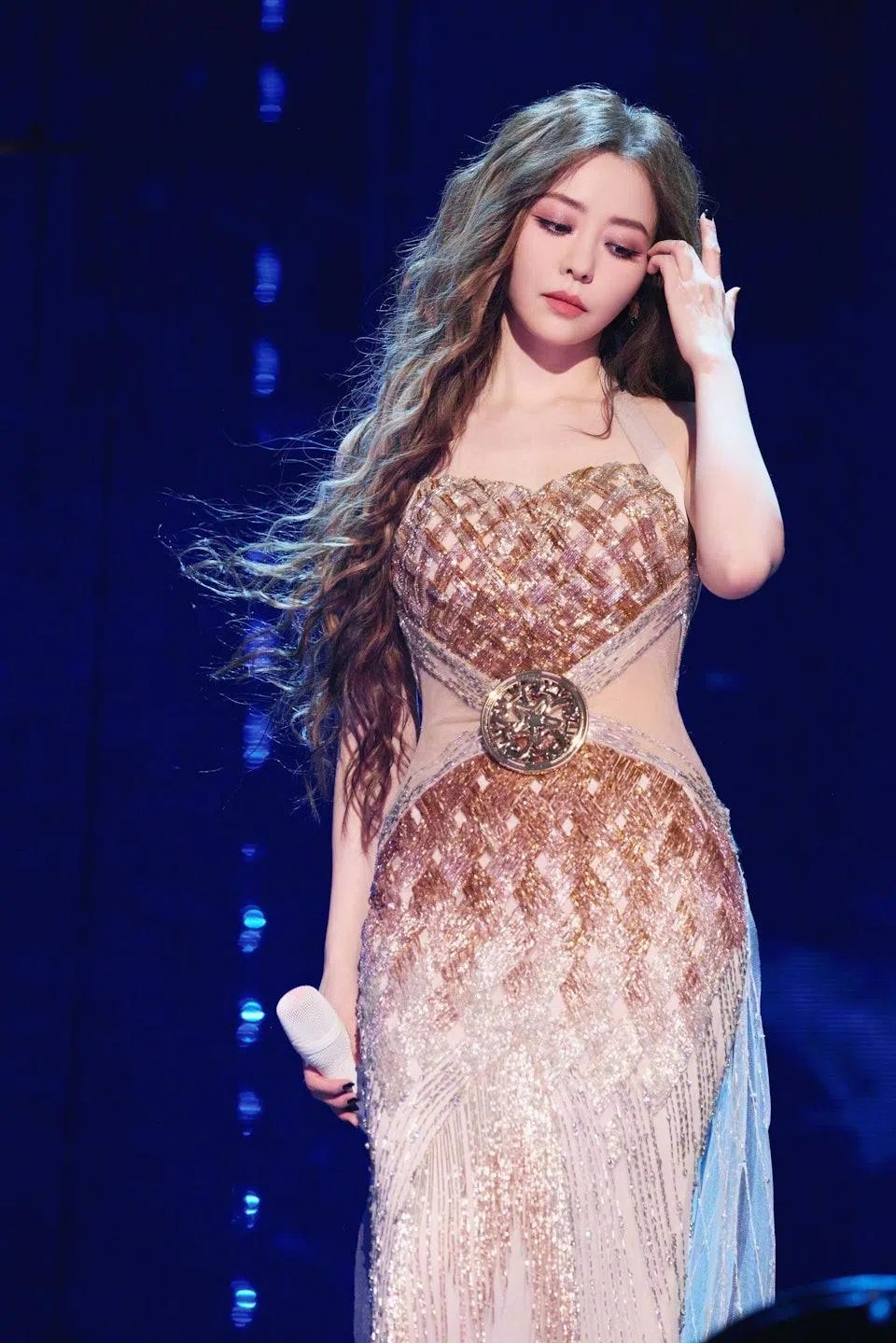 张靓颖承认医美过火导致面僵，坦诚态度引来网民赞赏。（取自艺人微博）