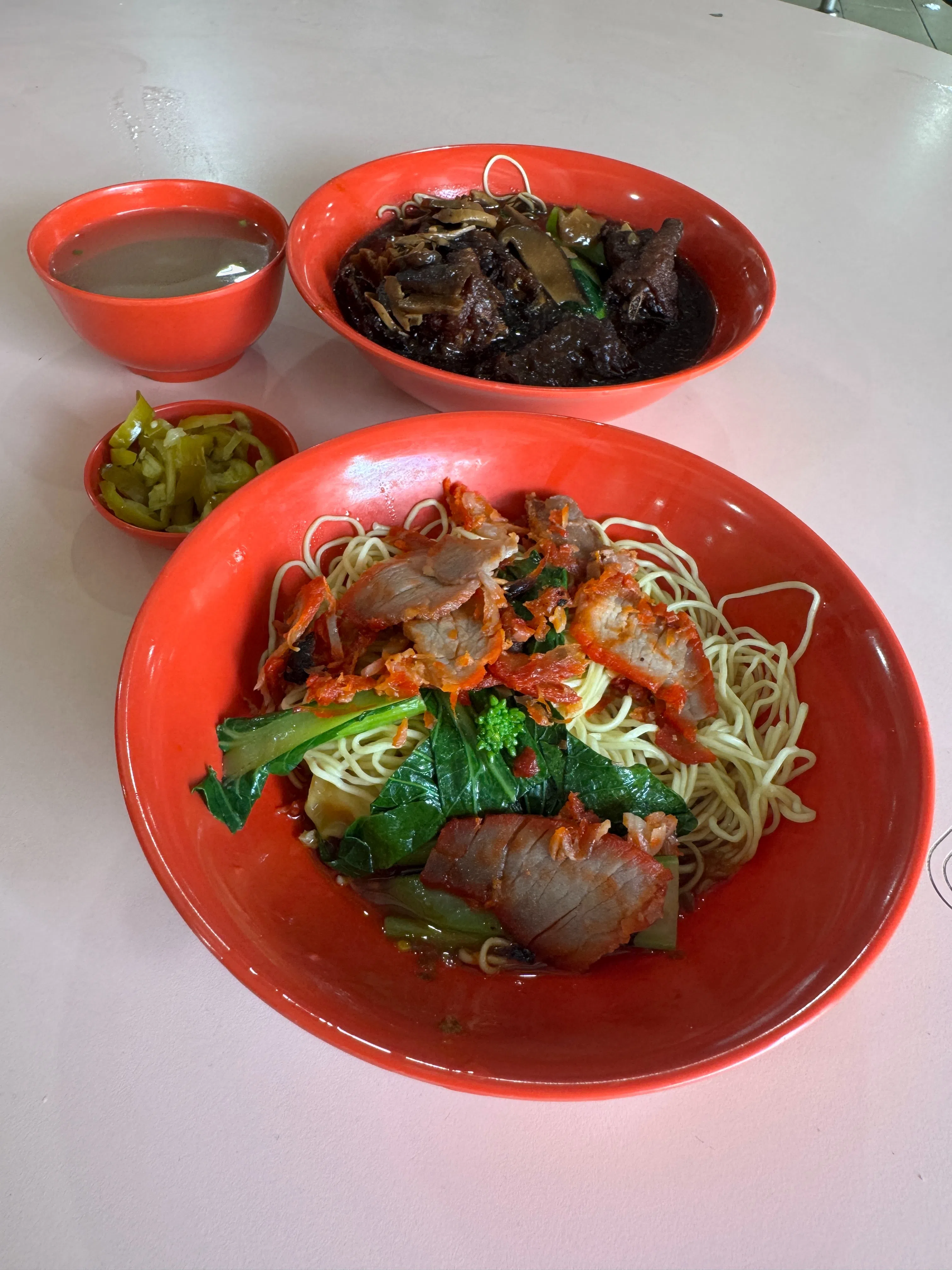 招牌云吞面，面条“条条分明”。（翁铭芯摄）