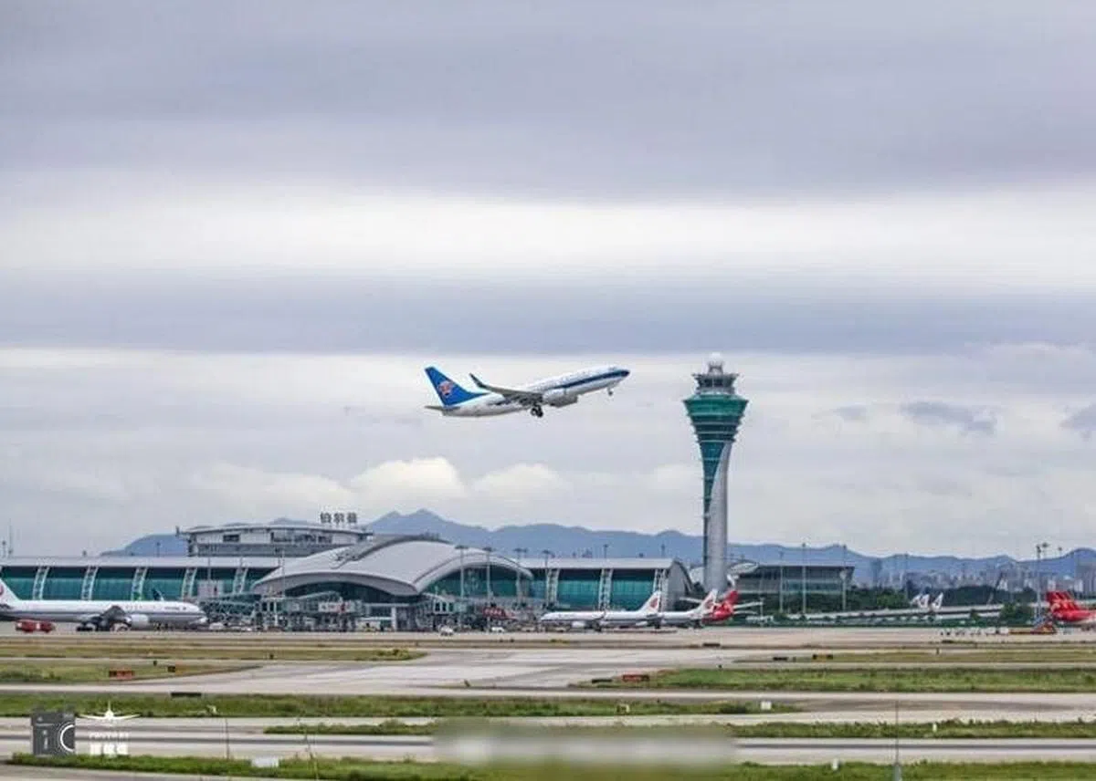 广州白云国际机场今天早上发布公告，取消九成航班。（互联网）