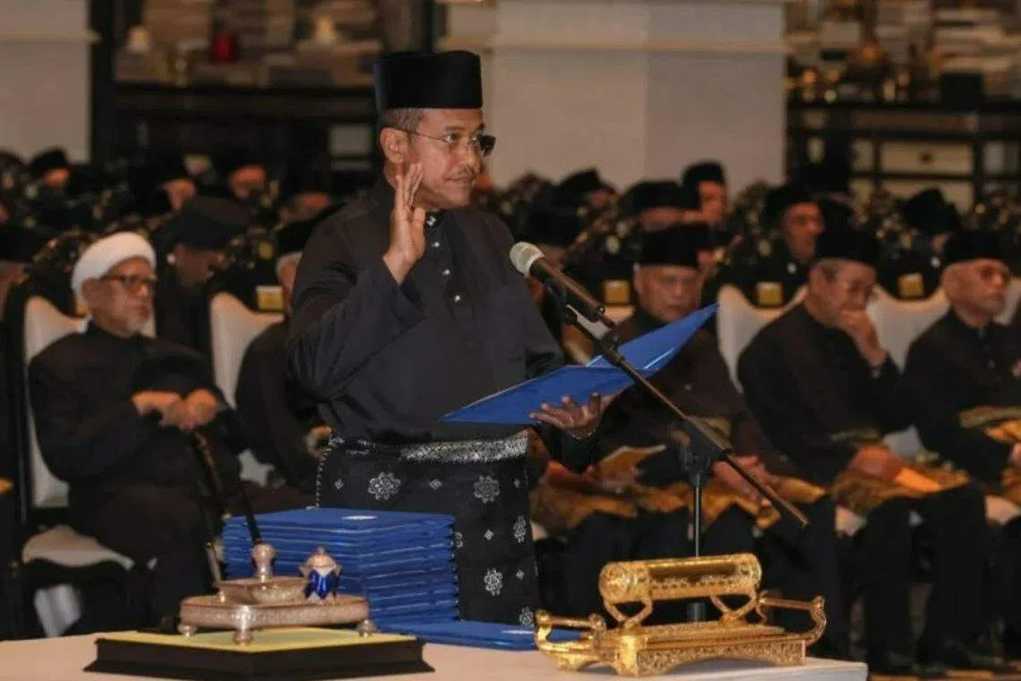 登嘉楼看守州务大臣阿末山苏里星期二也宣誓就任登嘉楼州务大臣，正式开始他的第二任期。（马新社）