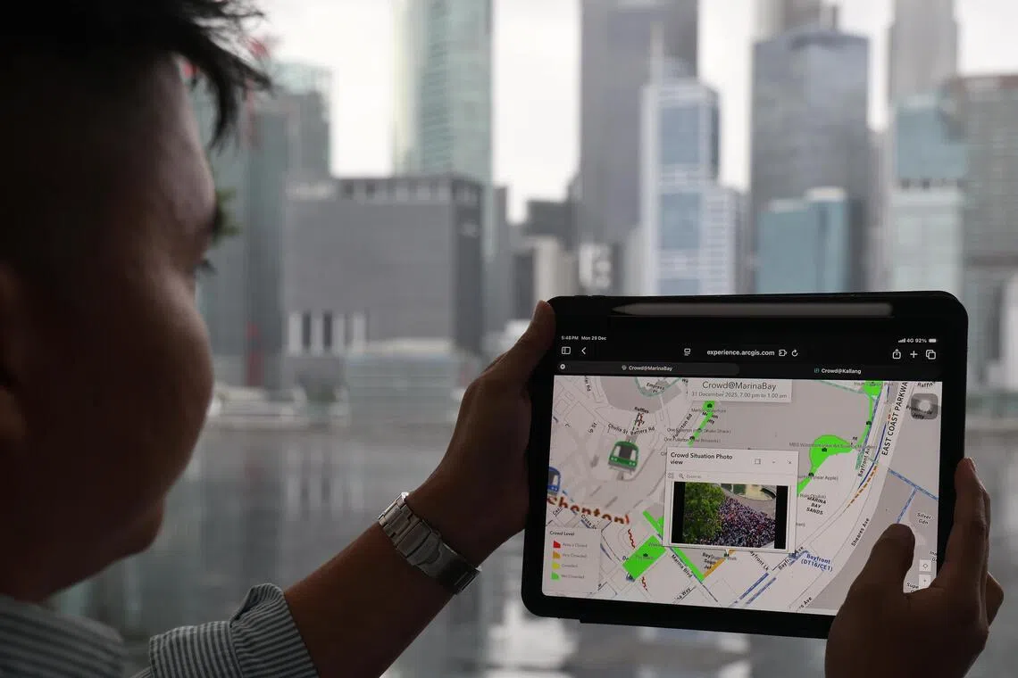 专属网页增添新功能，公众可点击实时查看拥挤区域的现场照片，以便了解当下人潮的拥挤状况。（唐家鸿摄）