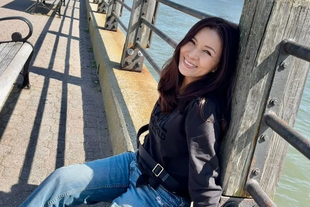 拍戏直播做房产中介三头烧 汤妙玲：像在打散工