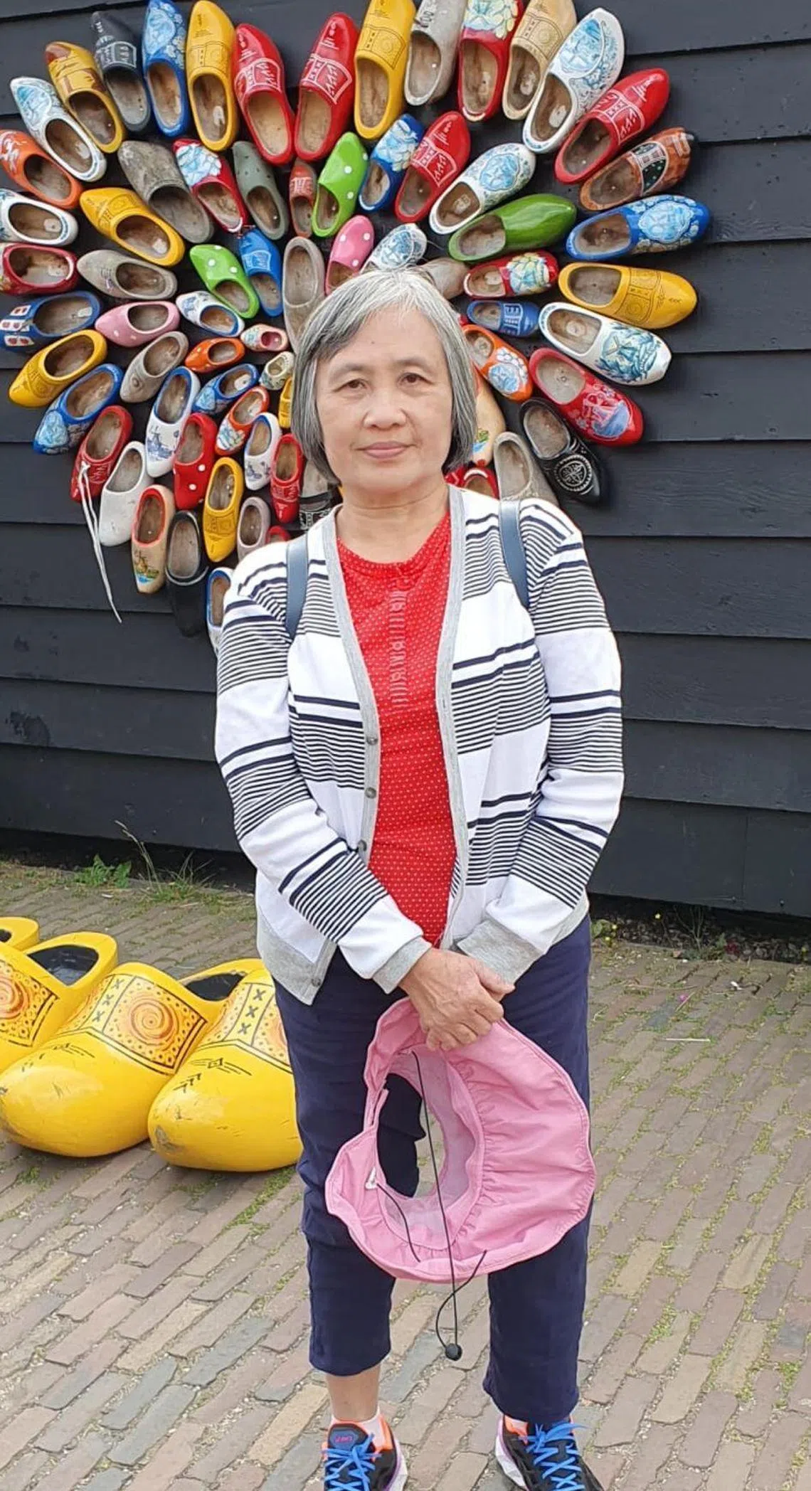 黎巾华退休后，每周一至五都和一群志同道合的朋友练气功。（受访者提供）