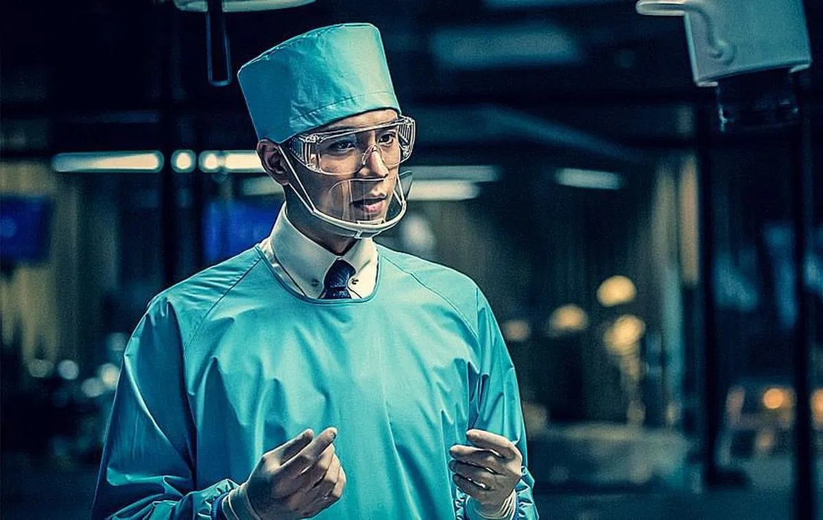 经超在2018年《法医秦明之幸存者》饰演的法医秦明，较成熟睿智。（互联网）