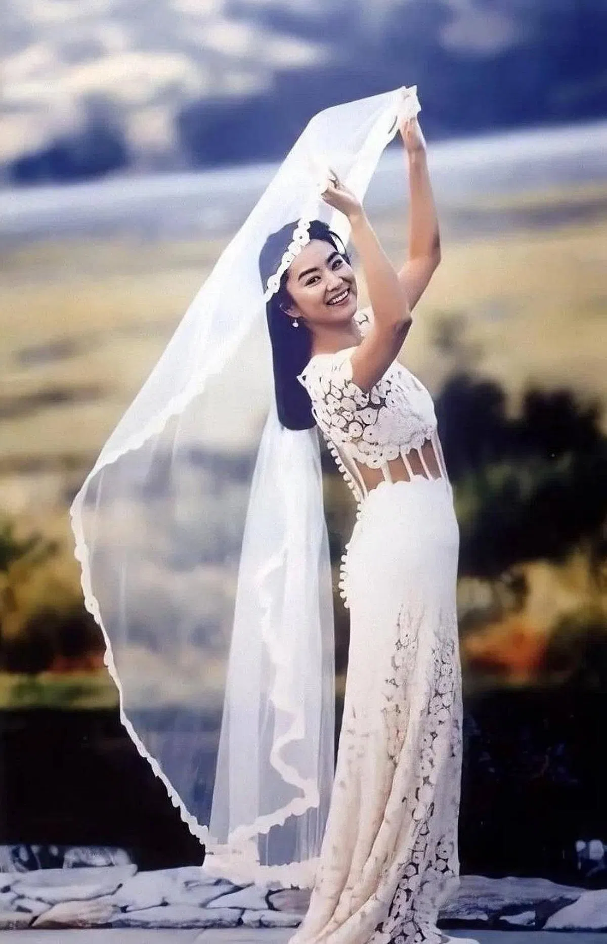 大美人林青霞的婚纱照真是美翻了。（互联网）